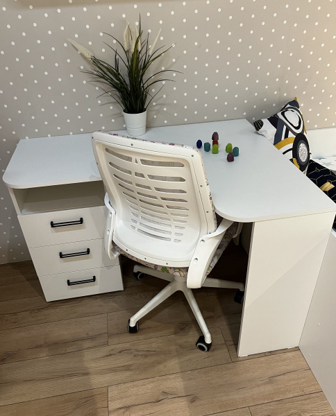 Стол угловой Престиж с 3 ящиками (цвет белый) от Династия Kids